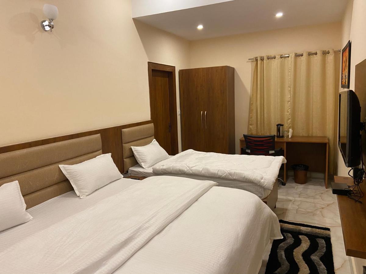 Hotel Tulsi Villa Dehradún Kültér fotó