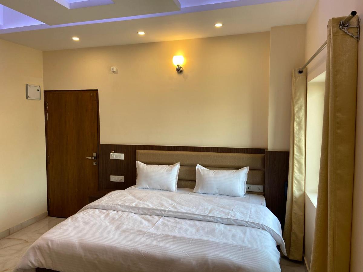 Hotel Tulsi Villa Dehradún Kültér fotó